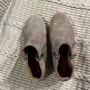 J/Slides Sky Sneaker